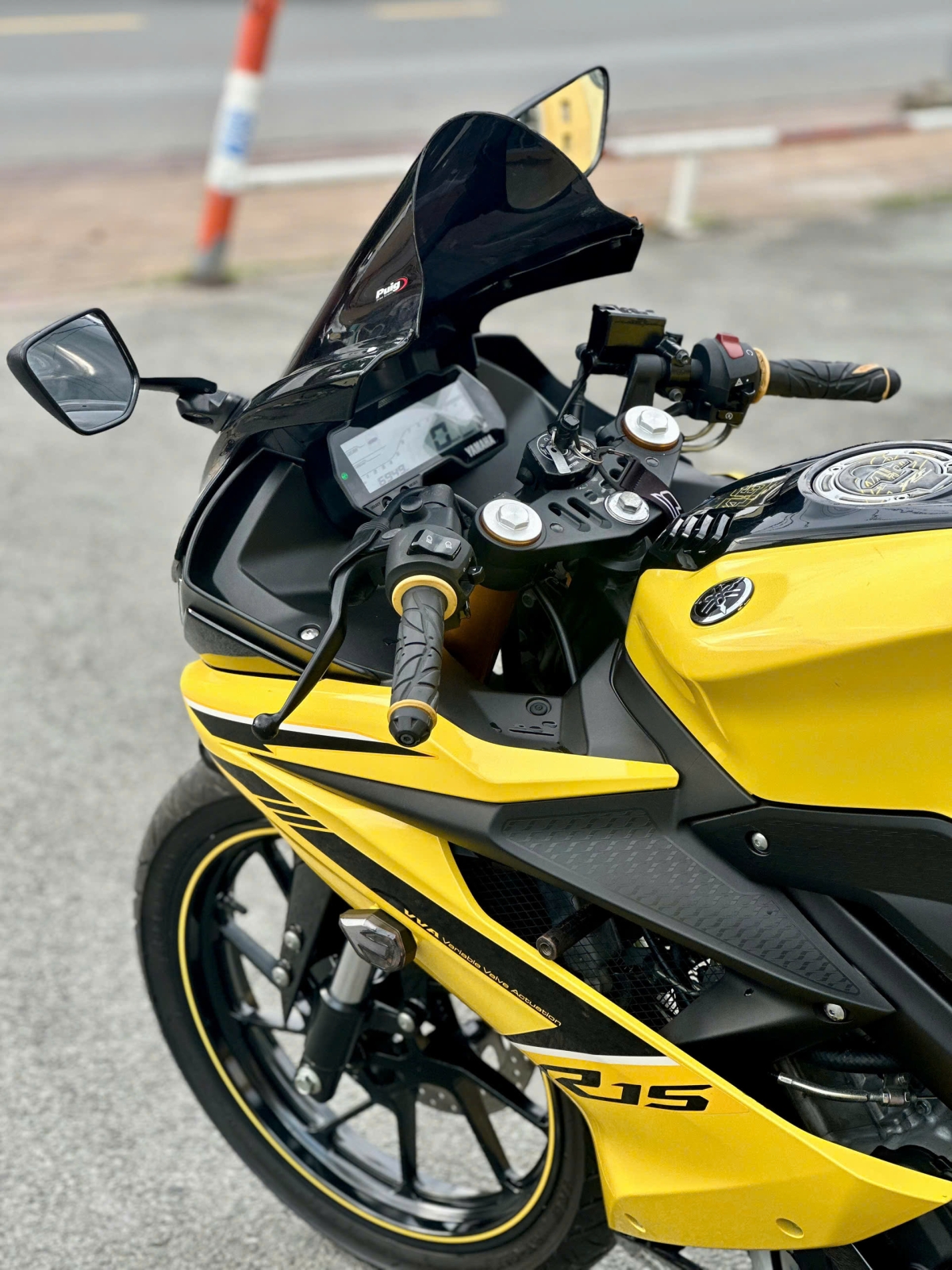 YAMAHA R15 150cc BS 50x1-02640