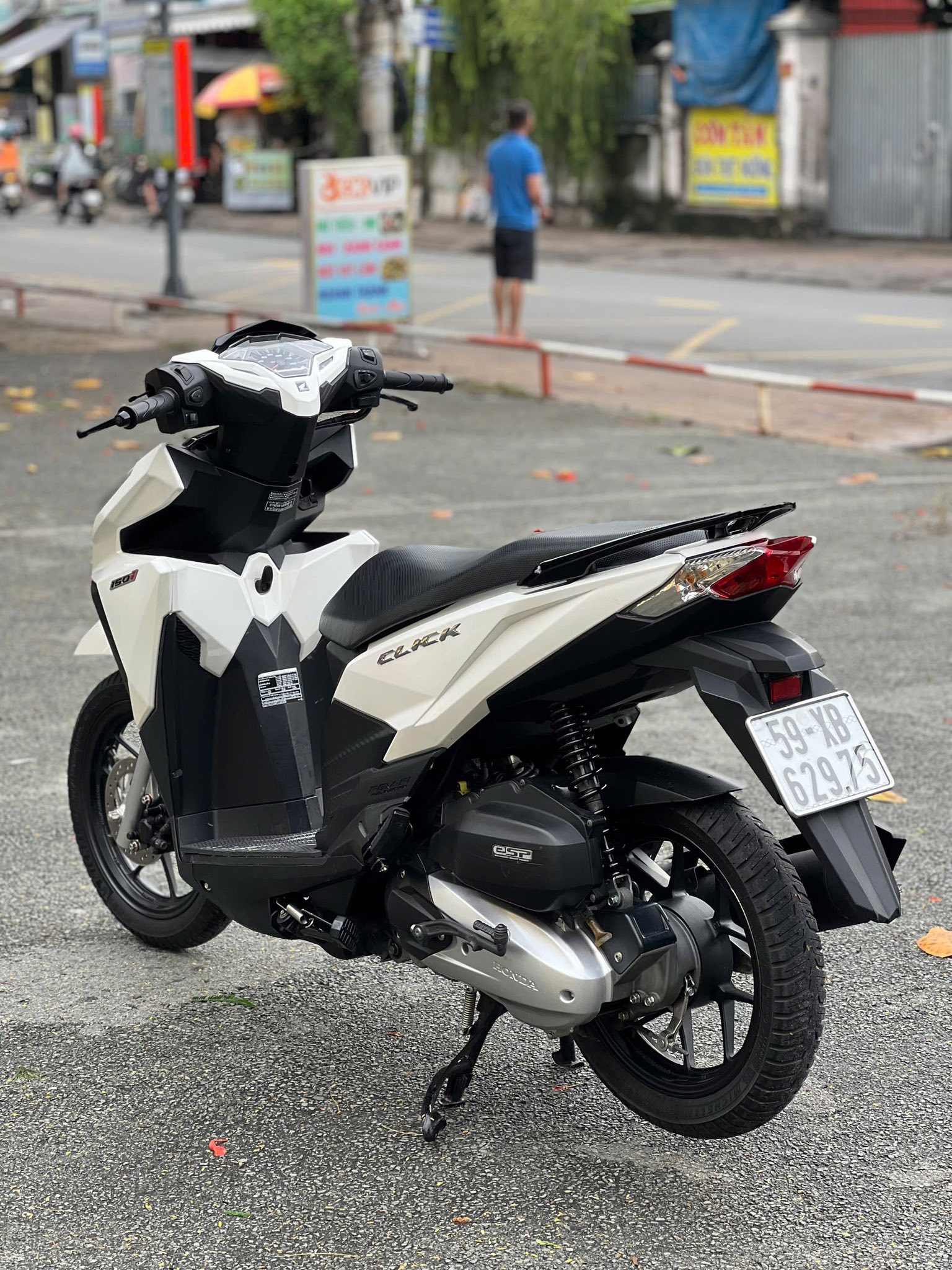 HONDA CLICK BS 59XB-629,75