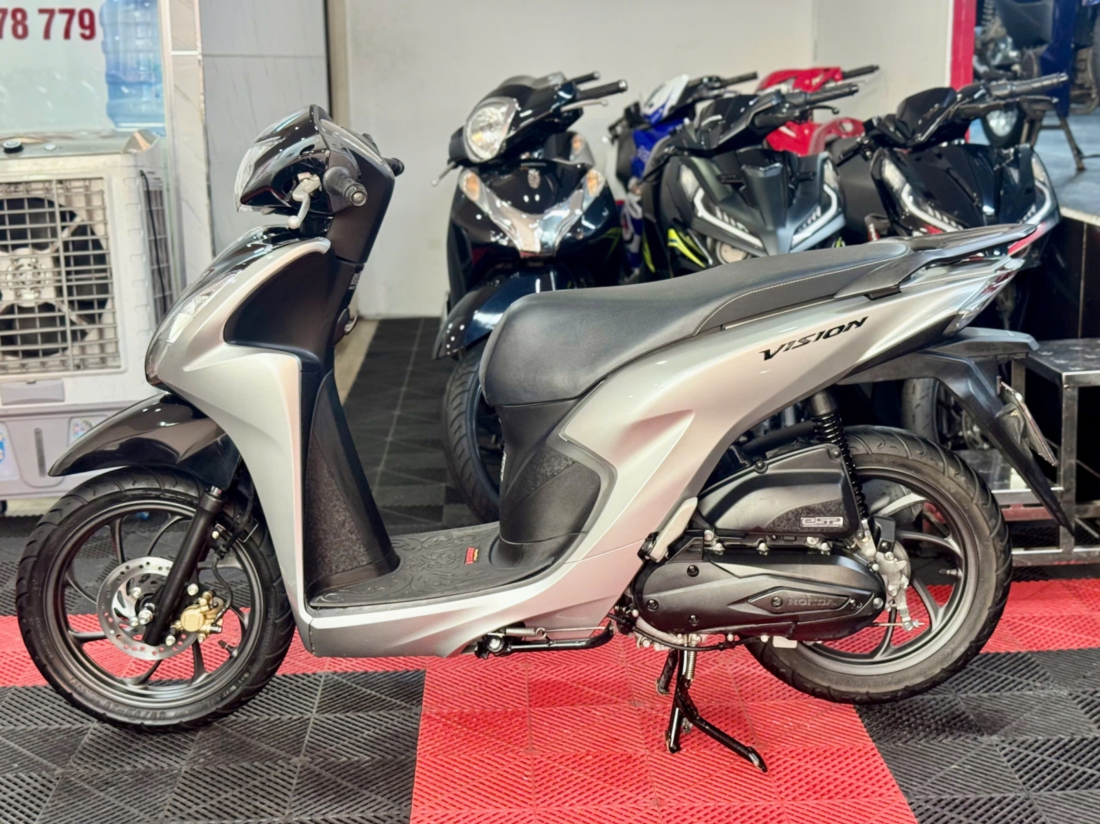 Vision 2024 Bạc Porche 83ZY-04901