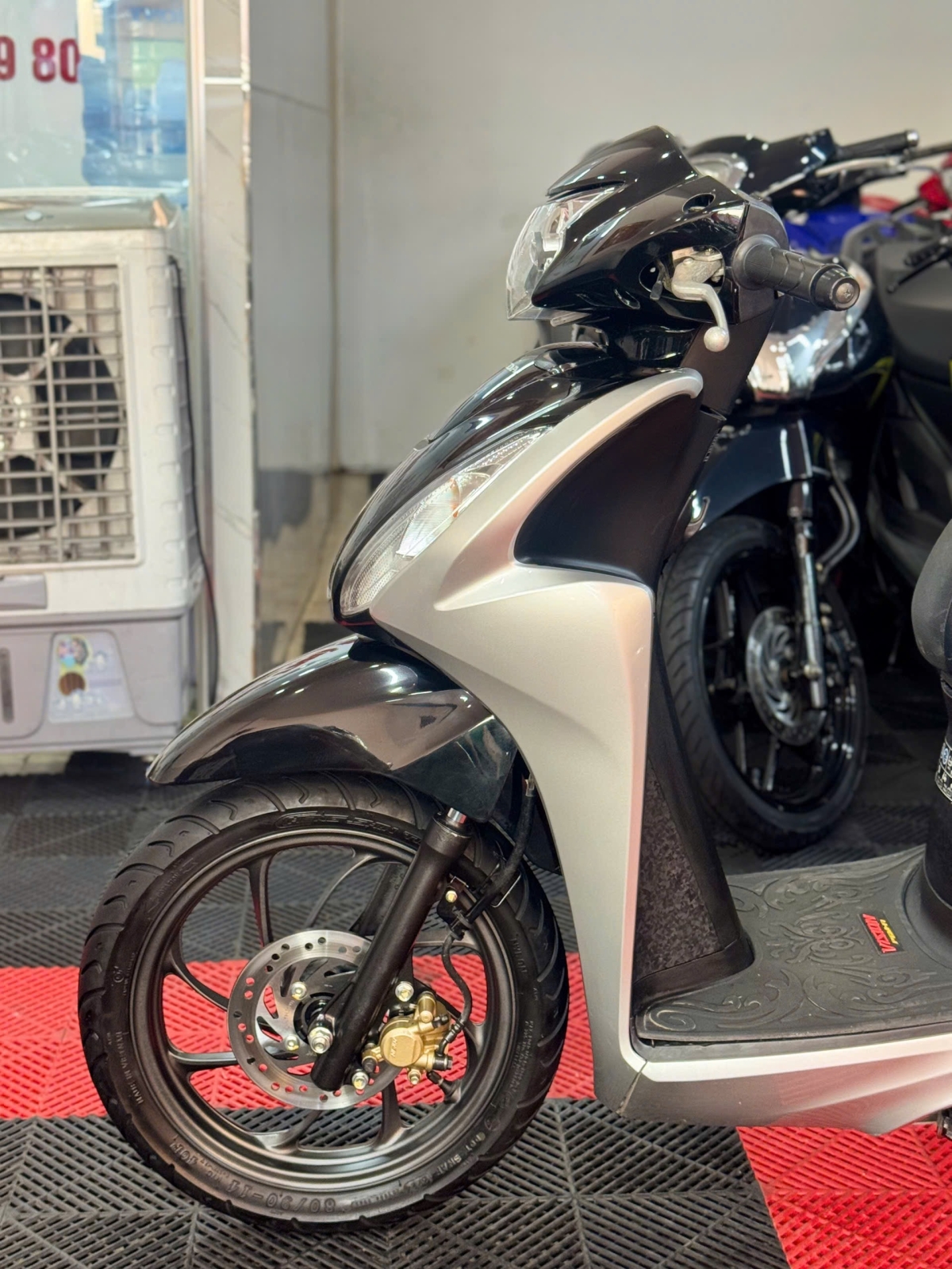 Vision 2024 Bạc Porche 83ZY-04901