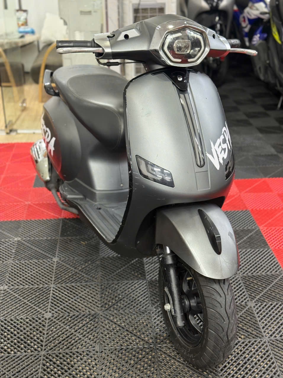 Vespa 50cc 2022 72AF-05436