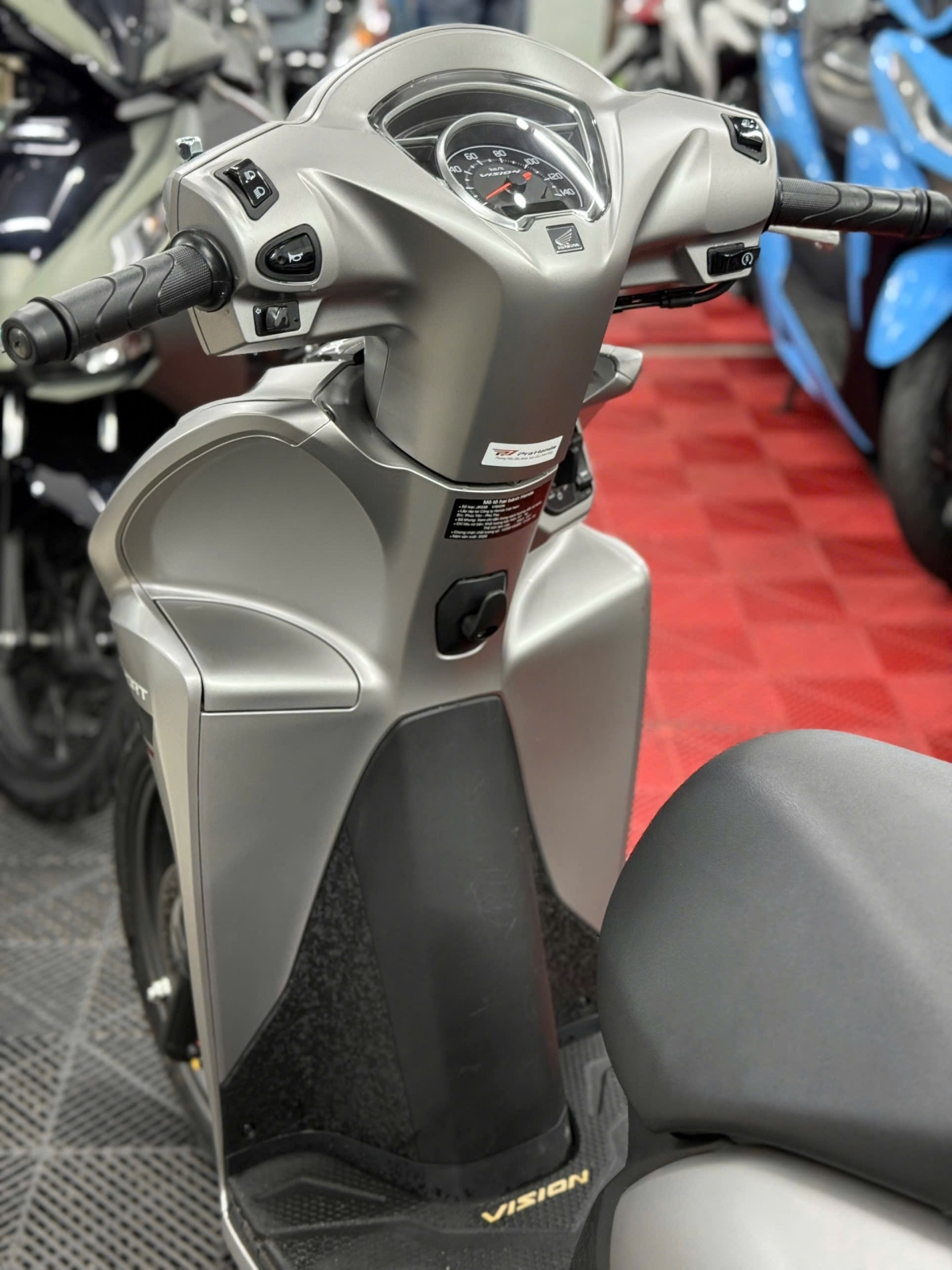 HONDA VISION 2026 BẠC NHÁM 2000KM 50AD-89649