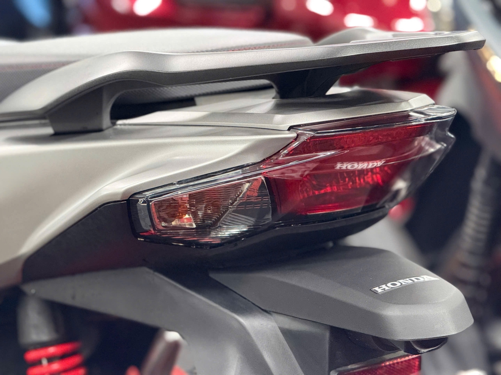 HONDA VISION 2026 BẠC NHÁM 2000KM 50AD-89649