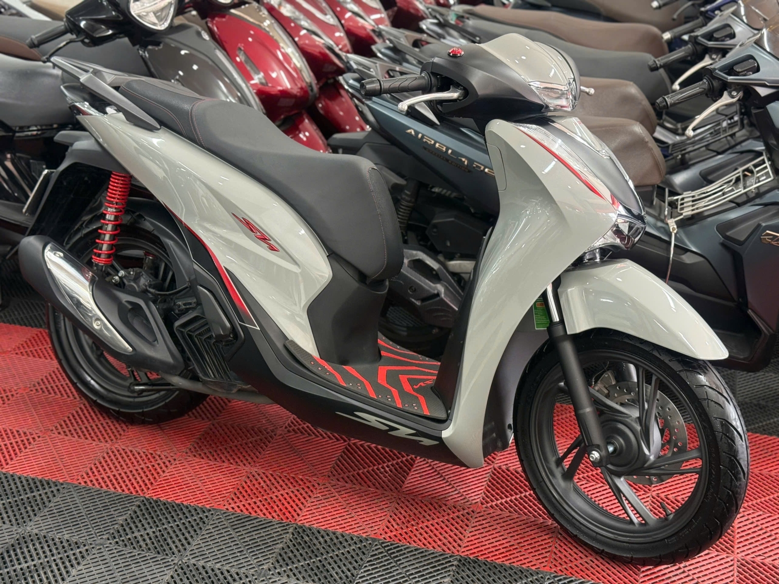 HONDA SH 125 ABS 2025 6000KM 84AA-49014