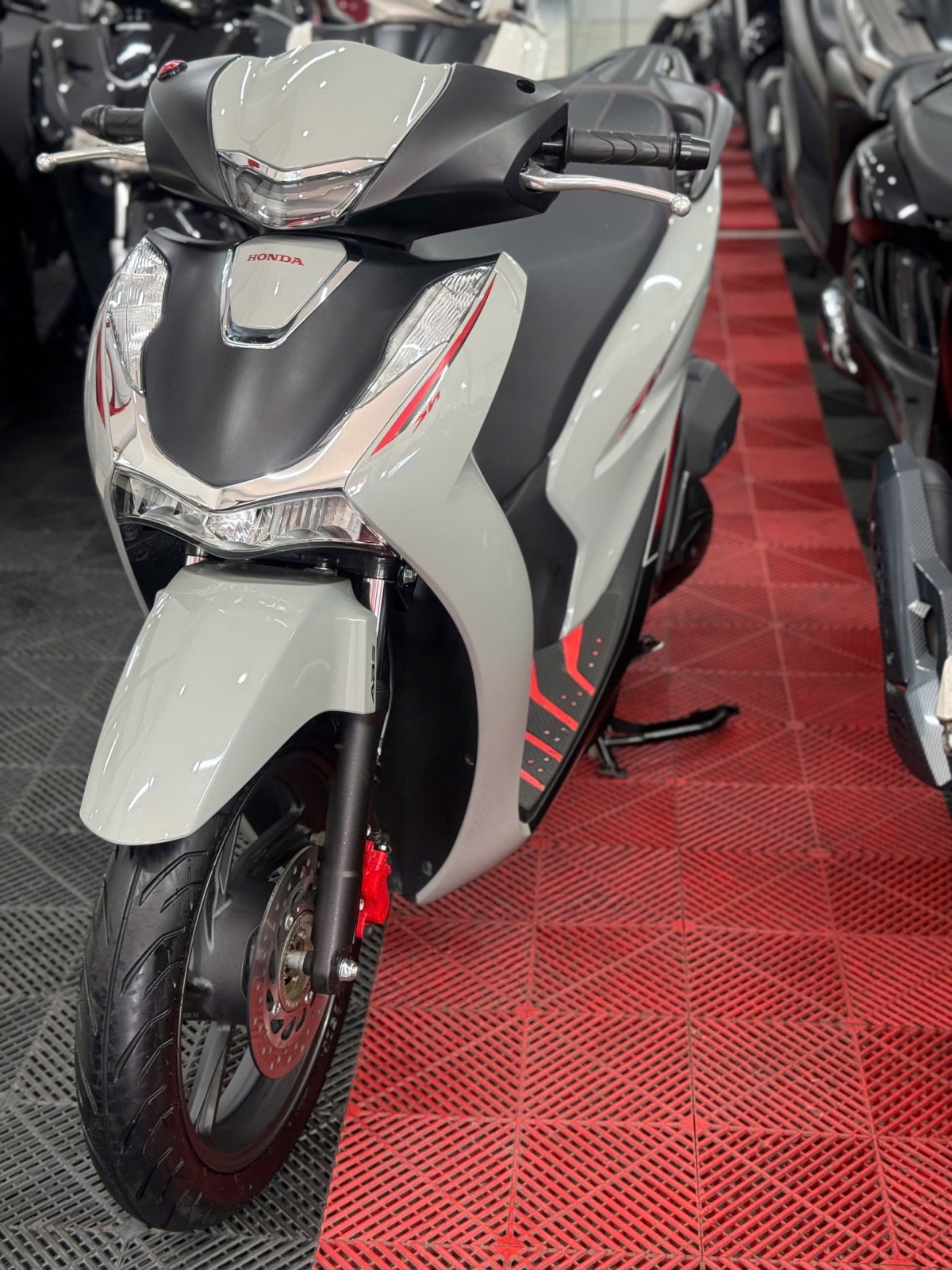 HONDA SH 125 ABS 2025 6000KM 84AA-49014