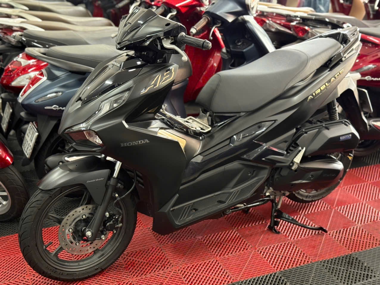 HONDA AIRBLADE 125 4V 2023 9000KM 59XB-39490