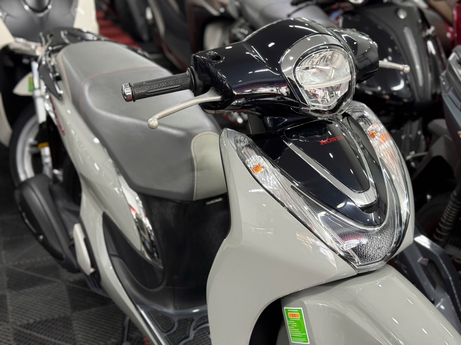 HONDA SH MODE 2025 ABS 8000KM 61HA-07853
