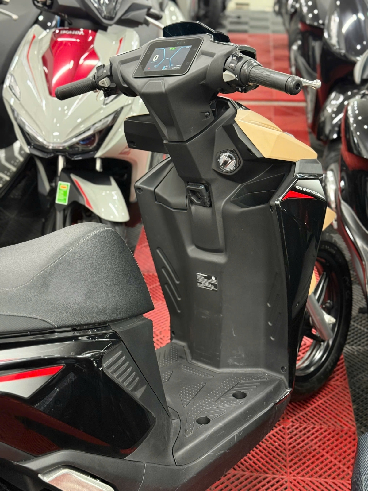 VINFAST VIPER 2026 1700KM PIN THUÊ 12SA-04128