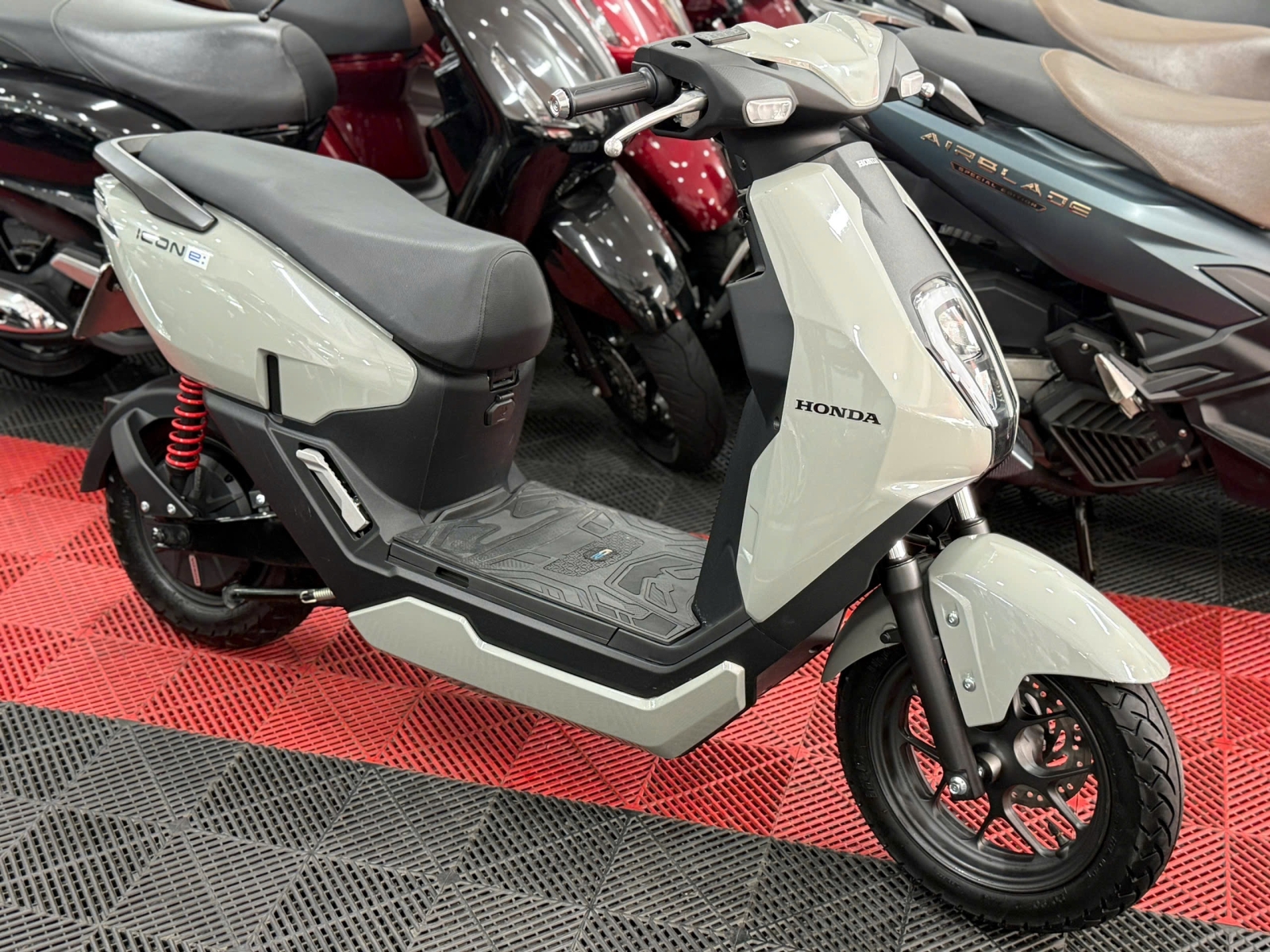HONDA ICON E 2026 2000KM 50AF-24695