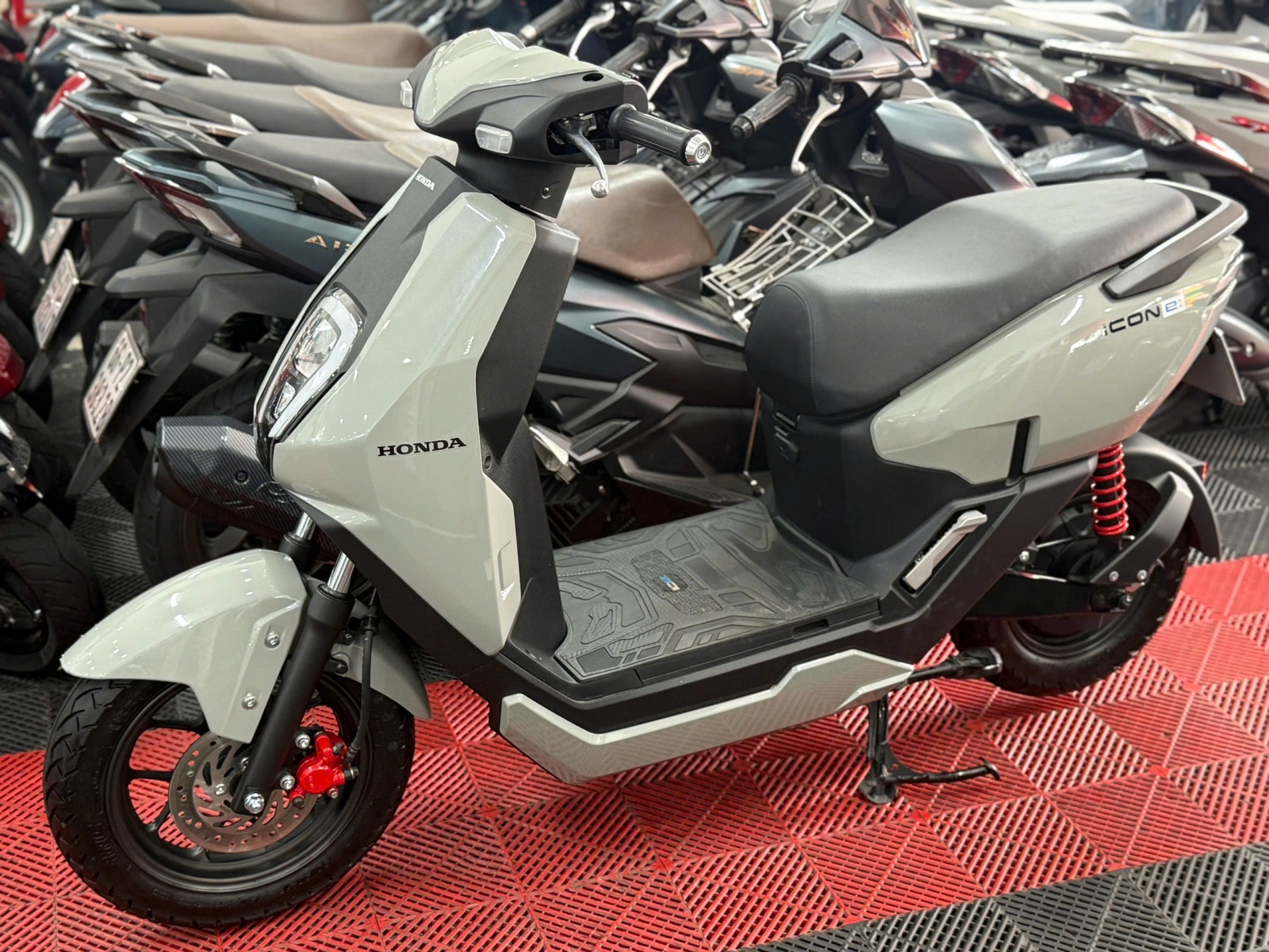 HONDA ICON E 2026 2000KM 50AF-24695
