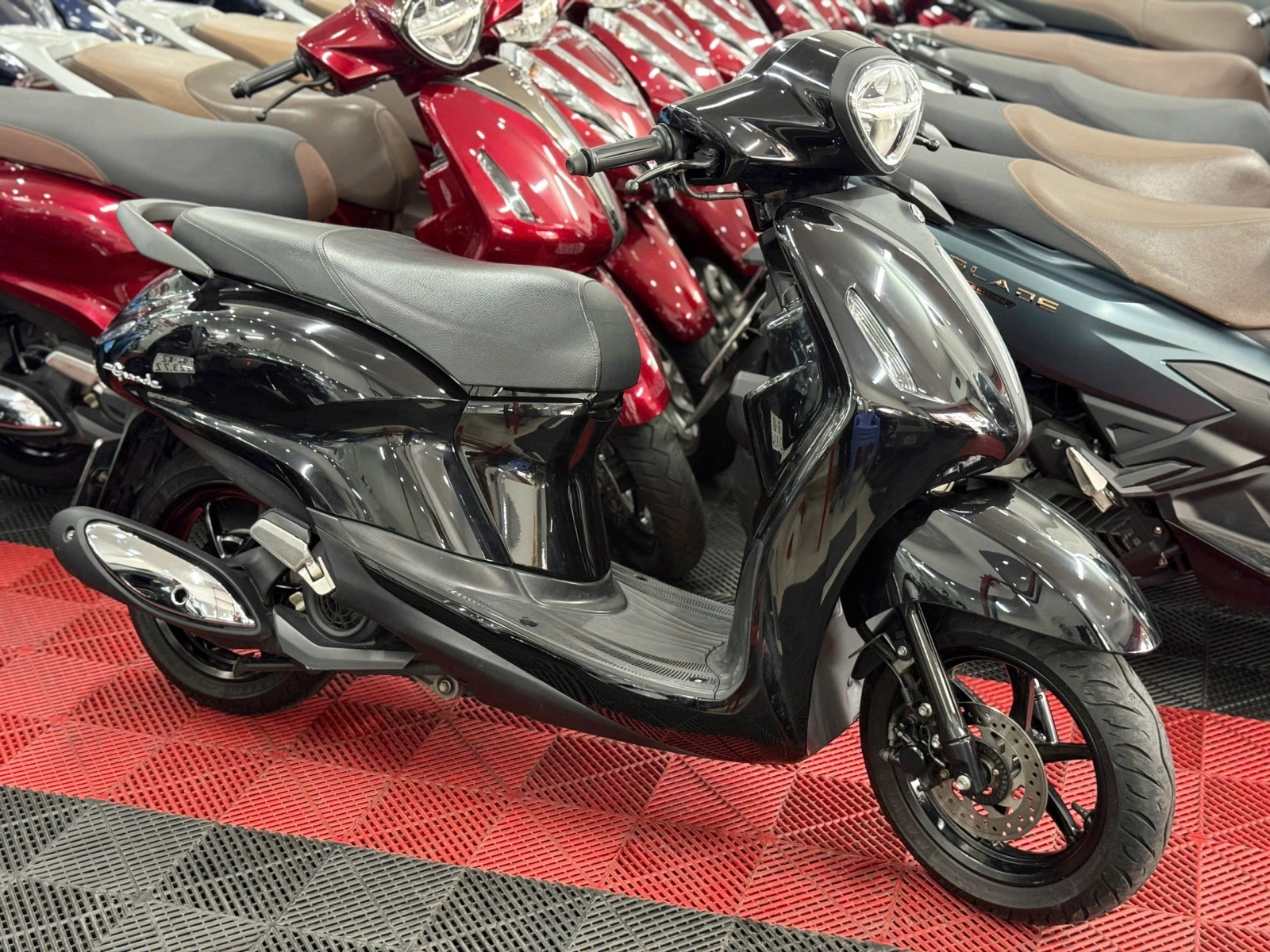YAMAHA GRANDE 2024 FULL BLACK 61EA-08947