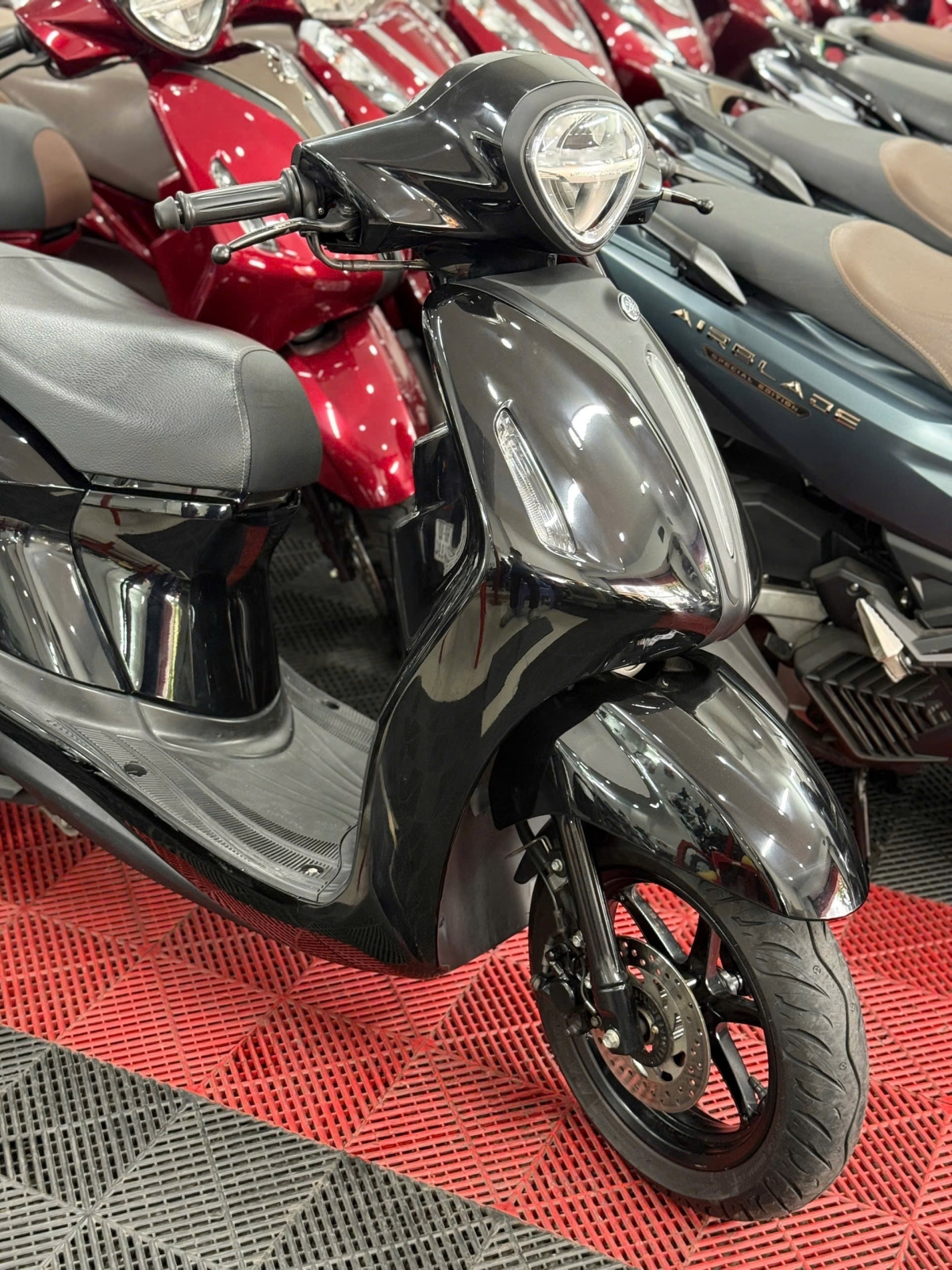 YAMAHA GRANDE 2024 FULL BLACK 61EA-08947