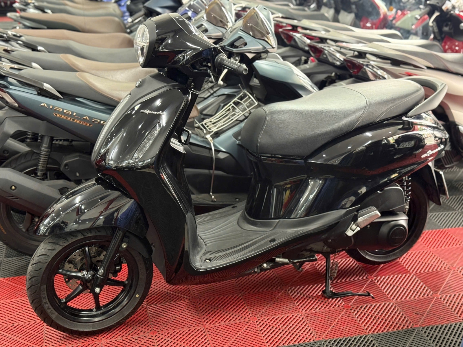 YAMAHA GRANDE 2024 FULL BLACK 61EA-08947