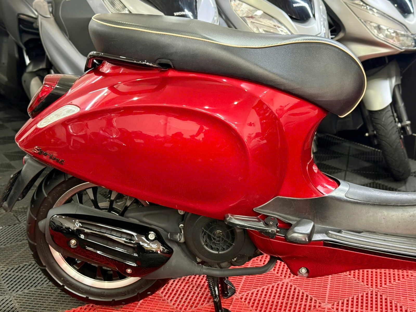Vespa Sprint 2020 Bao Sang Tên