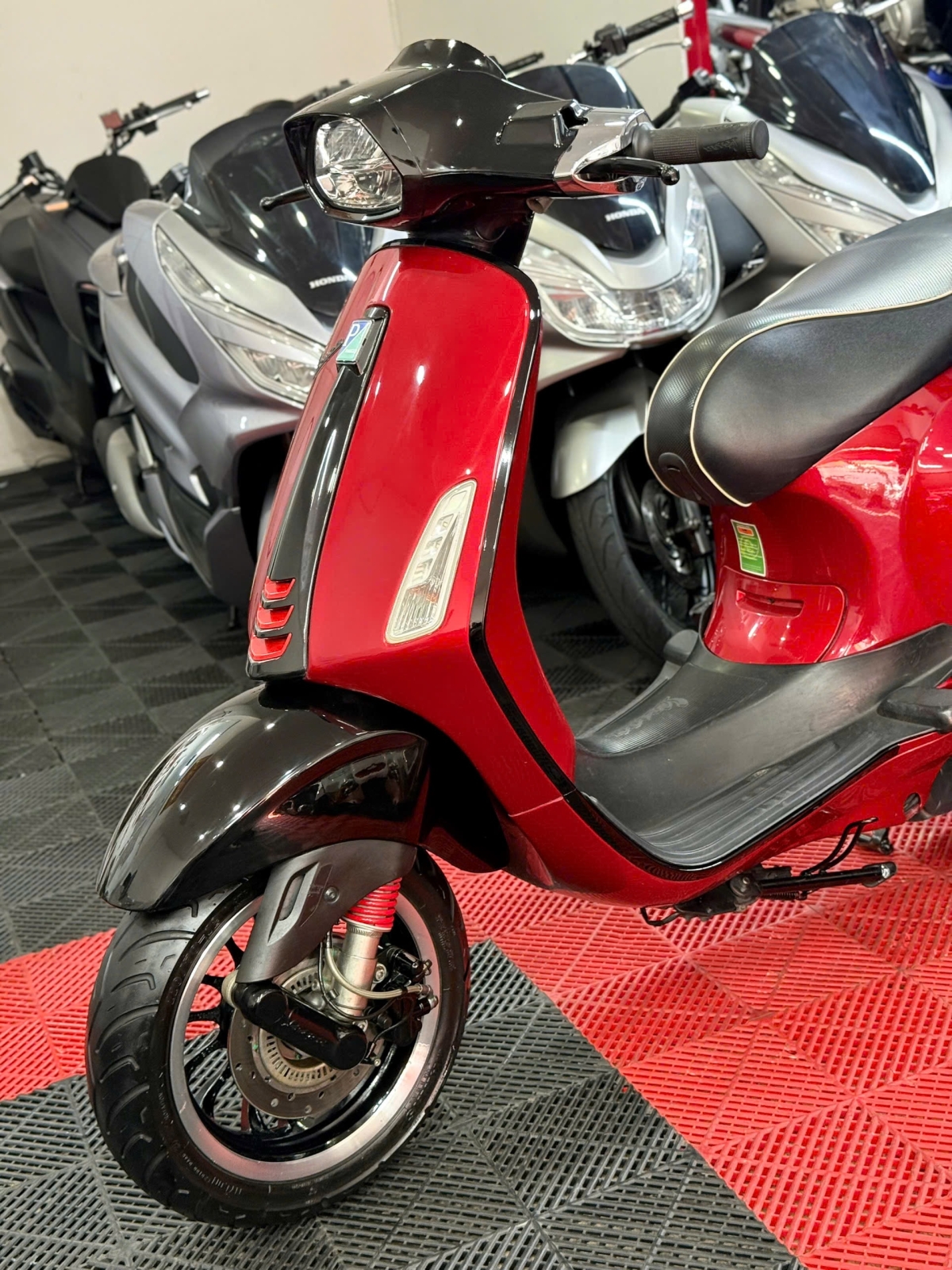 Vespa Sprint 2020 Bao Sang Tên