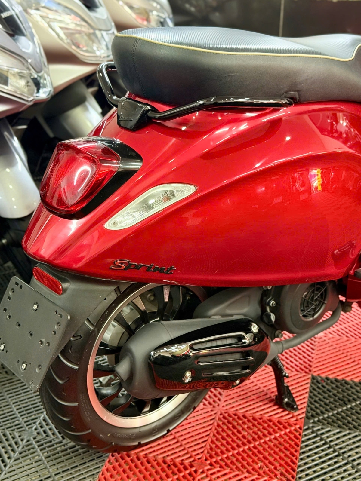 Vespa Sprint 2020 Bao Sang Tên