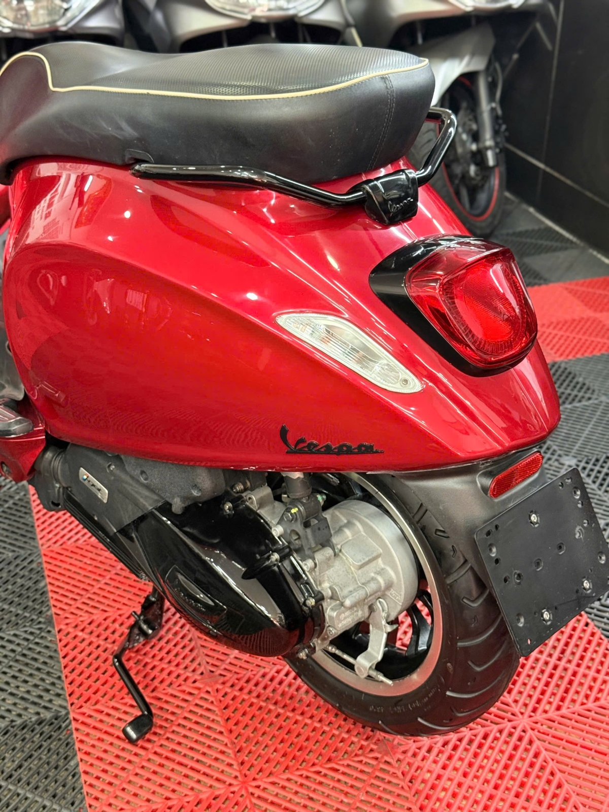 Vespa Sprint 2020 Bao Sang Tên