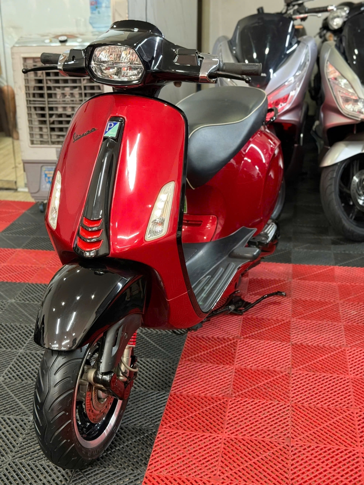 Vespa Sprint 2020 Bao Sang Tên