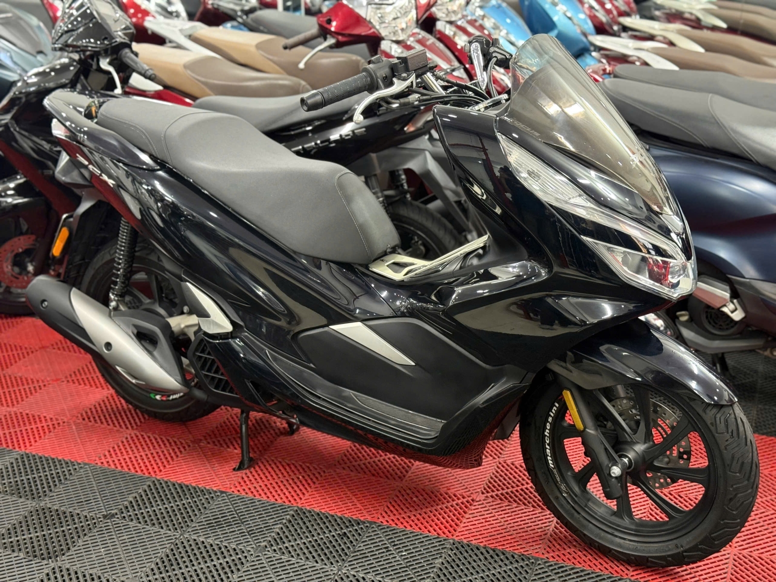 HONDA PCX 125 2018 FULL BLACK 59M2-29618