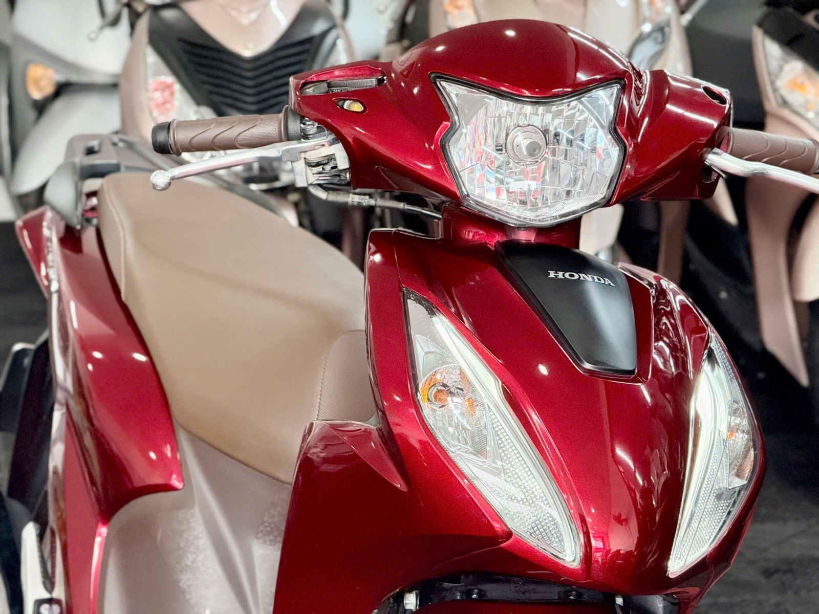 Honda Vision 2025 50AA-12373