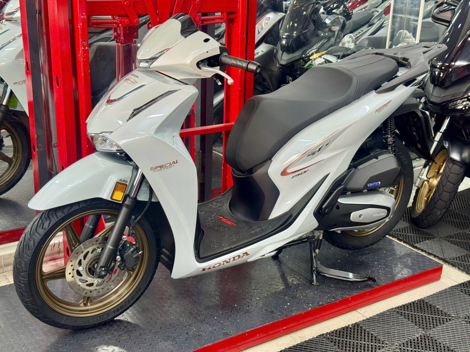 SH 150i Nhập Ý bản Special New Concept 600KM 50AF-63174