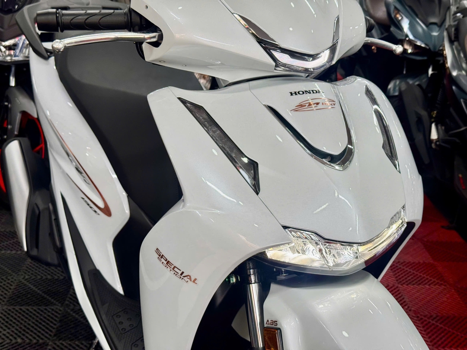 SH 150i Nhập Ý bản Special New Concept 600KM 50AF-63174