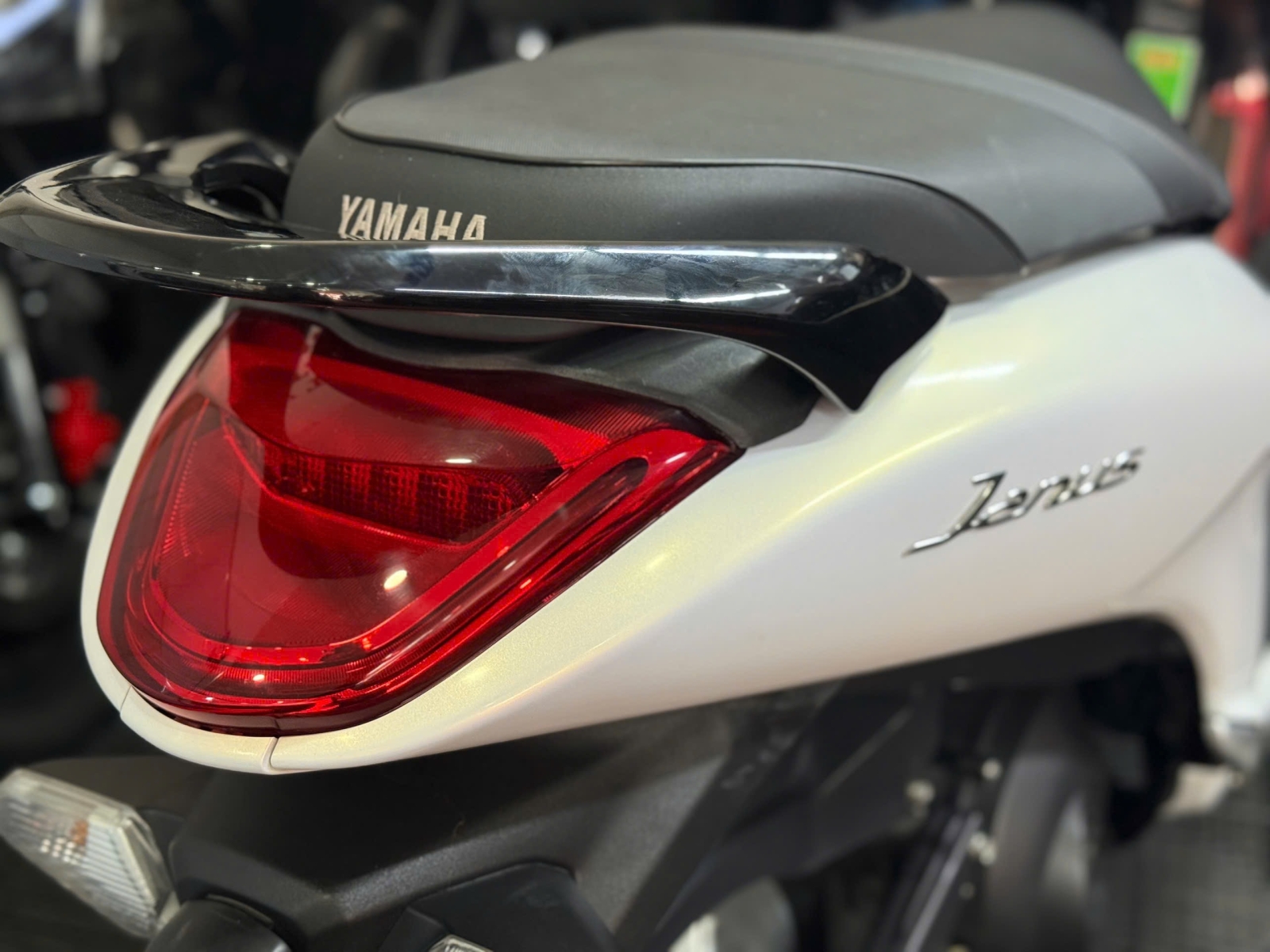Janus 2022 Khoá chìa 59S3-60683