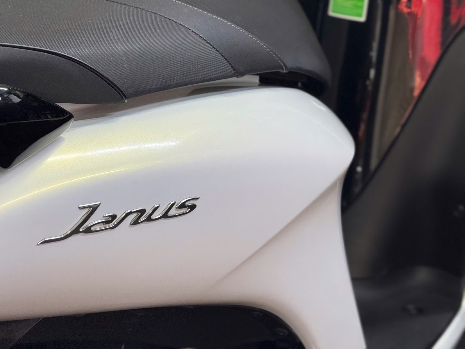 Janus 2022 Khoá chìa 59S3-60683