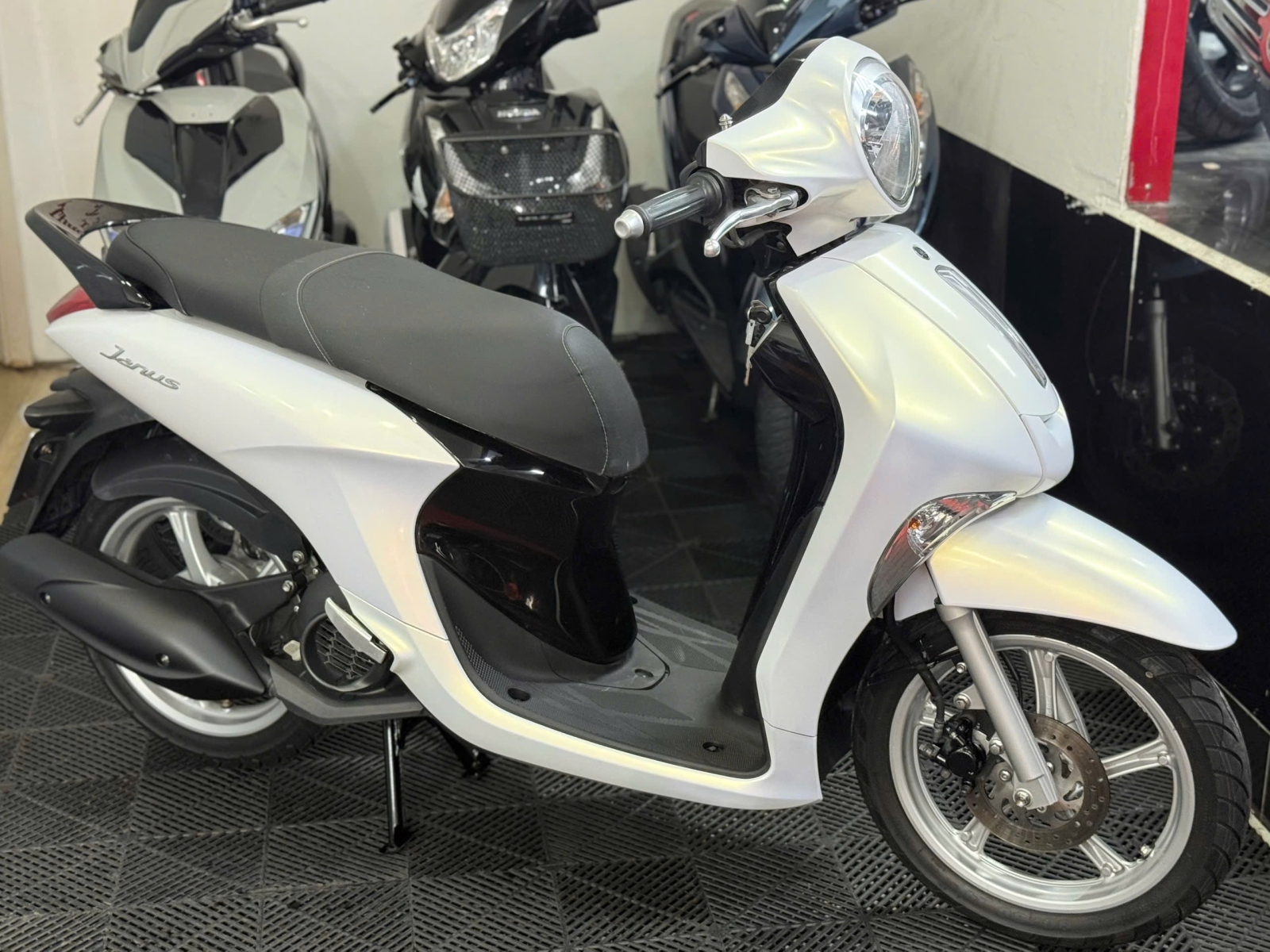 Janus 2022 Khoá chìa 59S3-60683