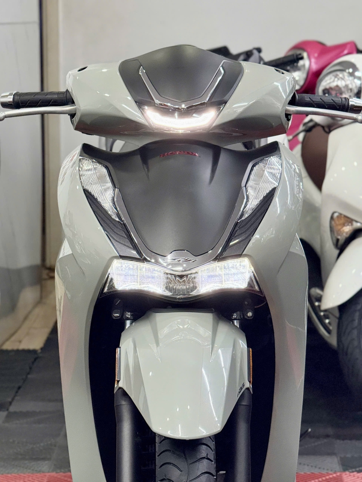 SH350i 2022 máy Thái 61A1-02726