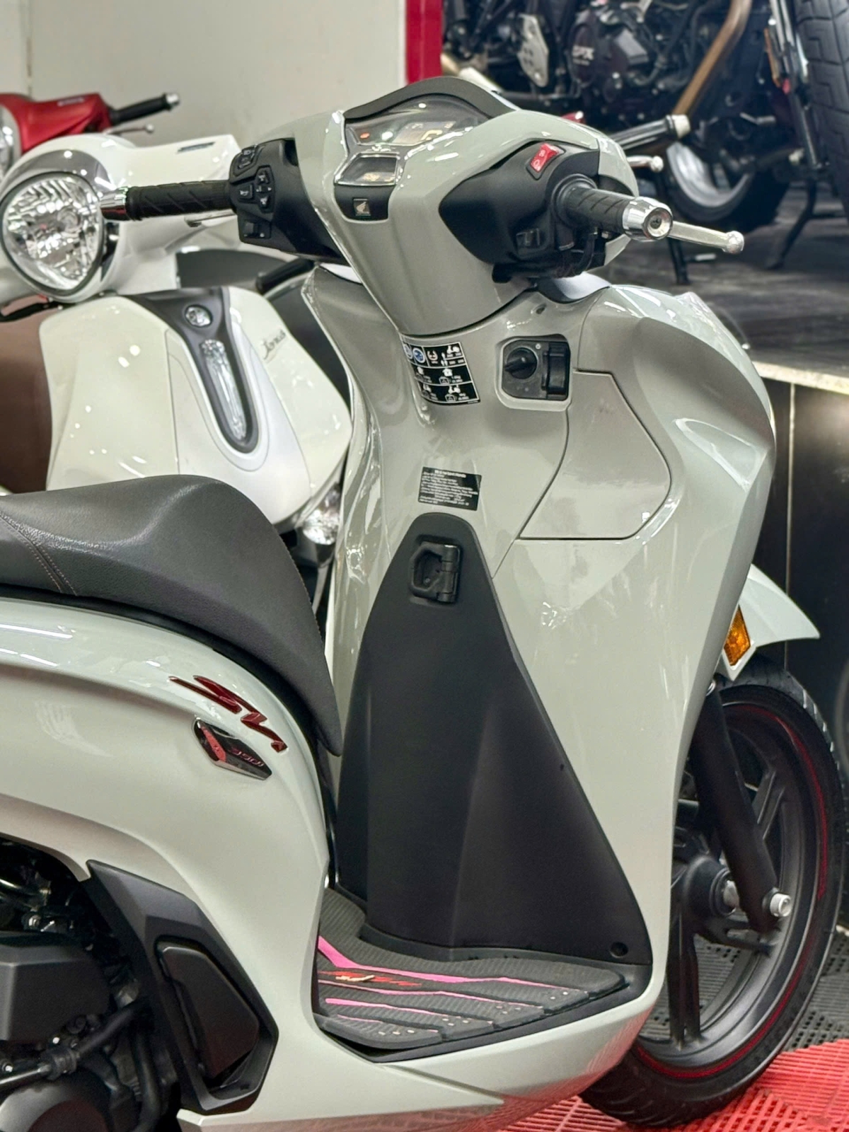 SH350i 2022 máy Thái 61A1-02726