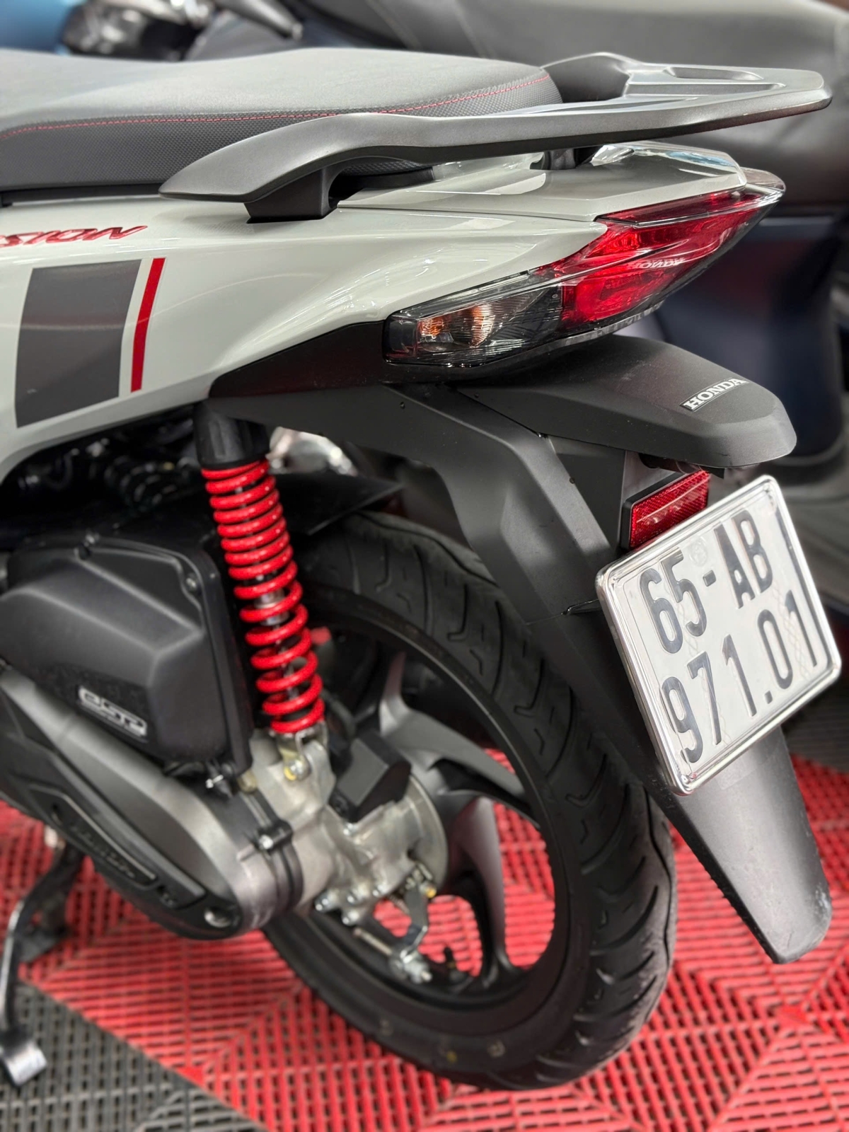 HONDA VISION 2026 BÁNH LỚN 1000KM 65AB-97101