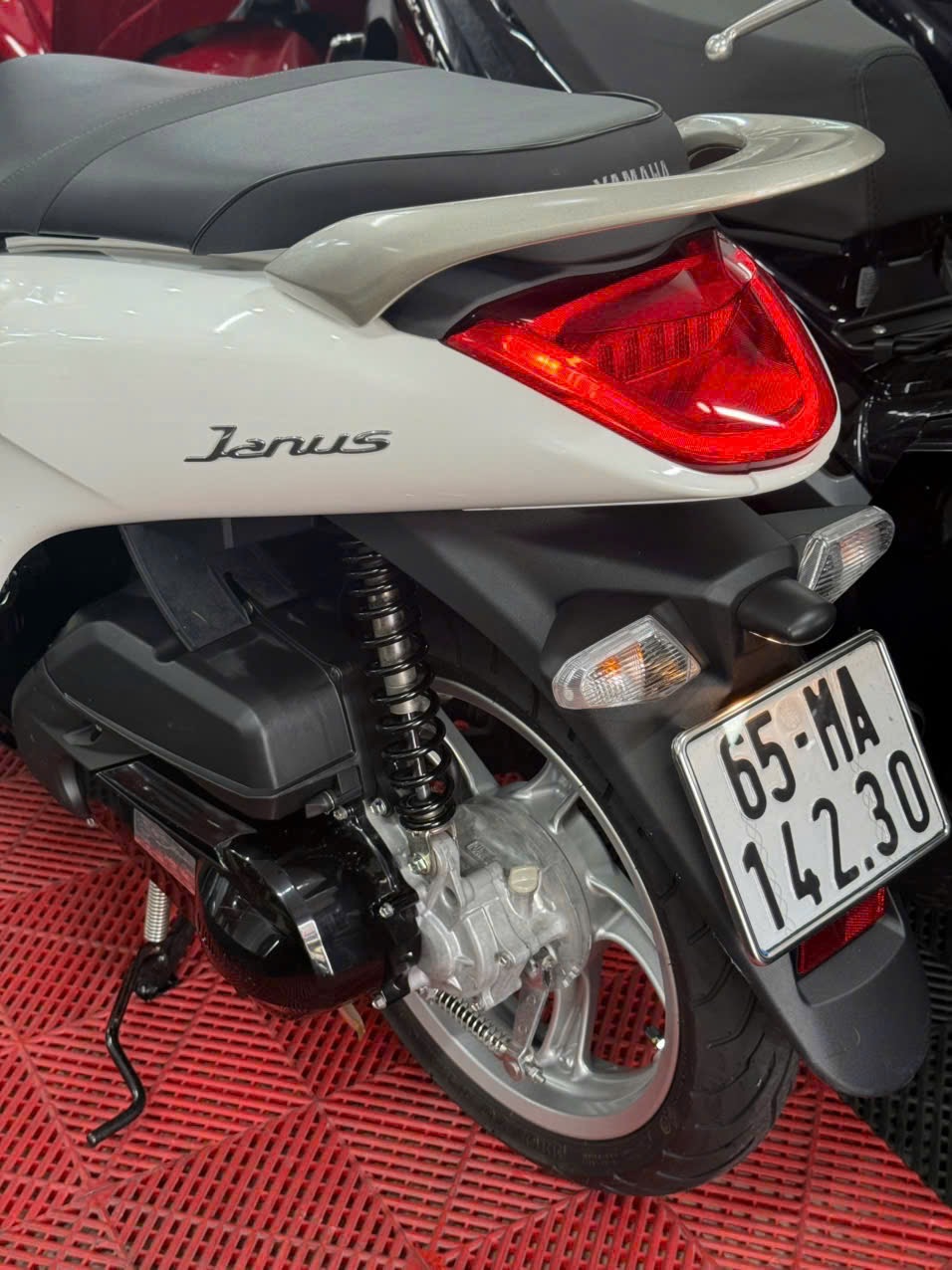 Janus 2024 Khoá Chìa 65MA-14230