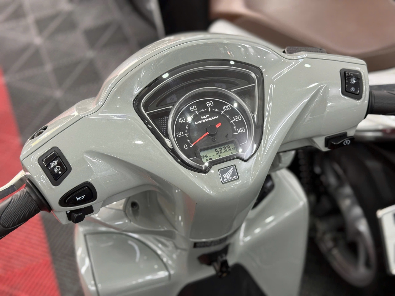 VISION THỂ THẢO XXM 2025 5000KM 81AA-81261