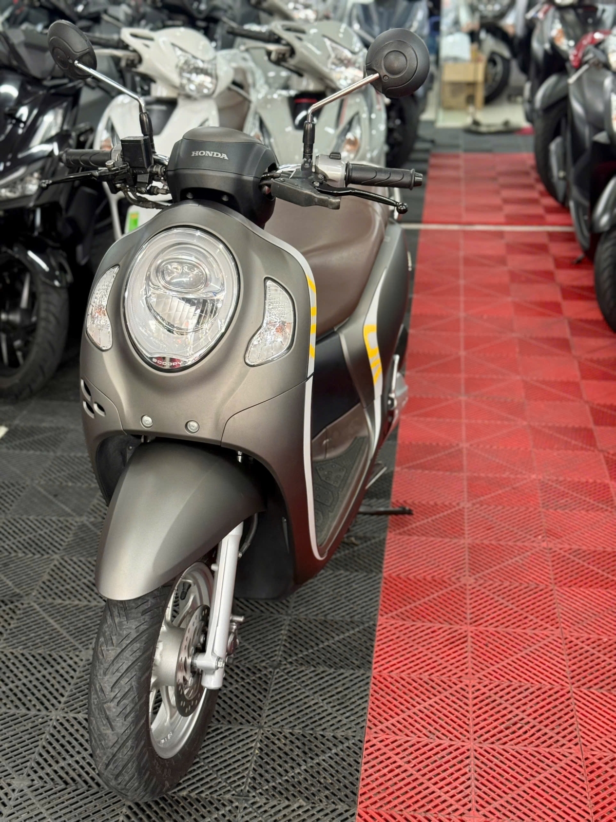 HONDA SCOOPY SMK 2022 8000KM 59V3-60068