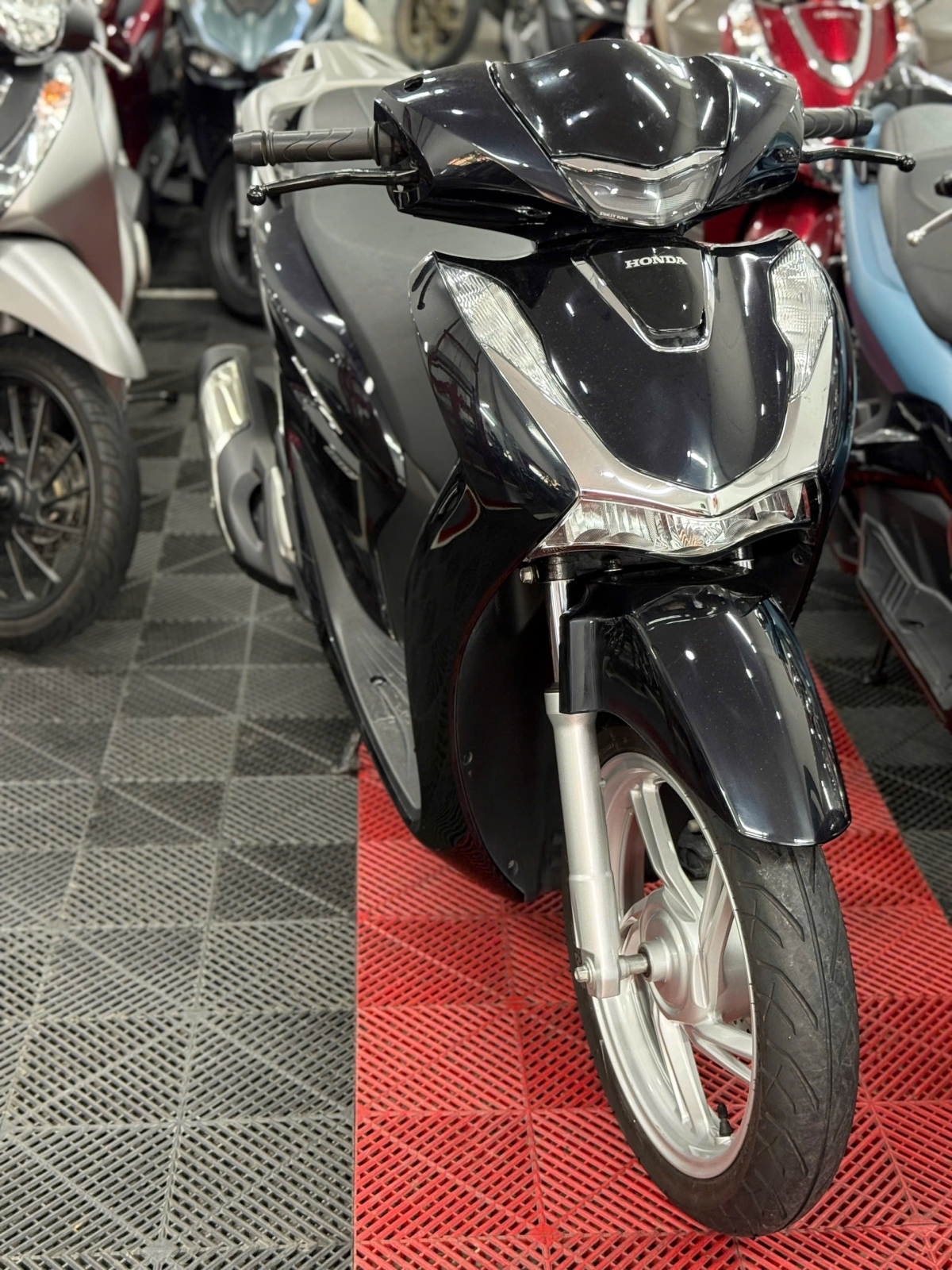 HONDA SH 125 CBS 8000KM 94AH-09108