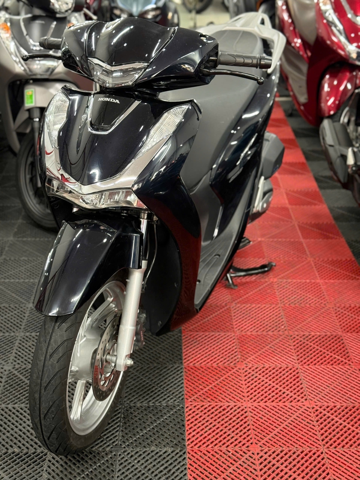 HONDA SH 125 CBS 8000KM 94AH-09108