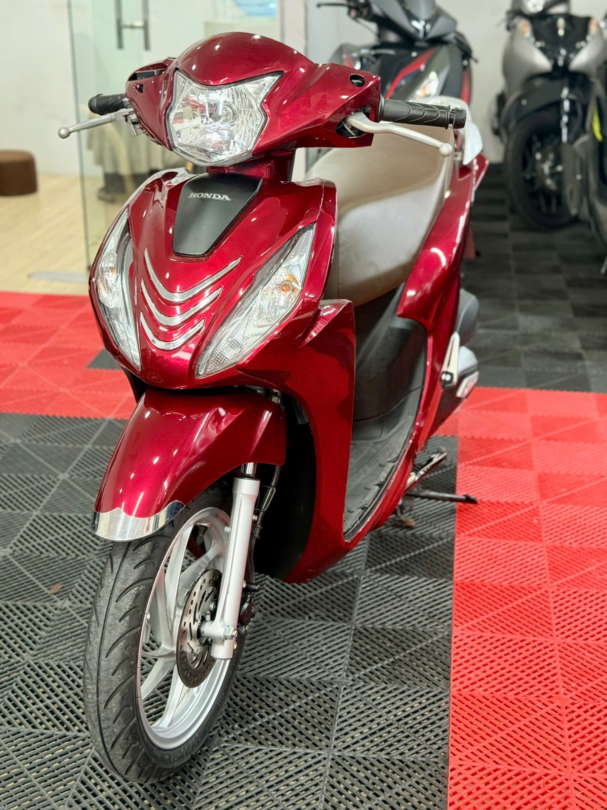 Vision 2024 Cao Cấp 84AK-05985