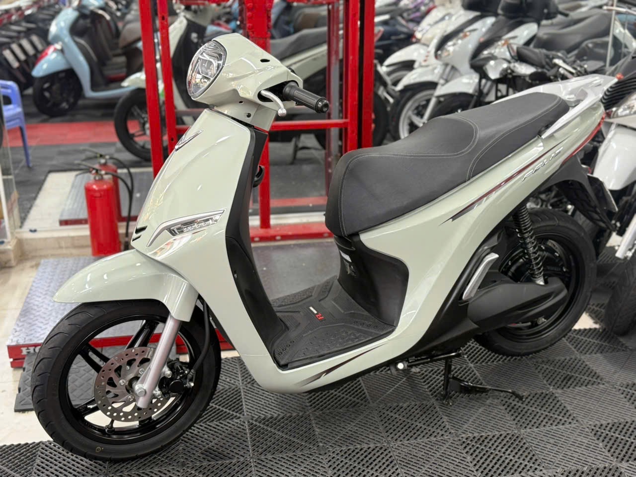 FELIZ 2025 2 Pin Mua 3000KM 68AC-54767 