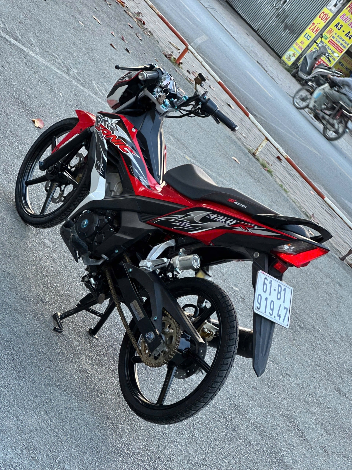 Honda sonic 61b1-919.47