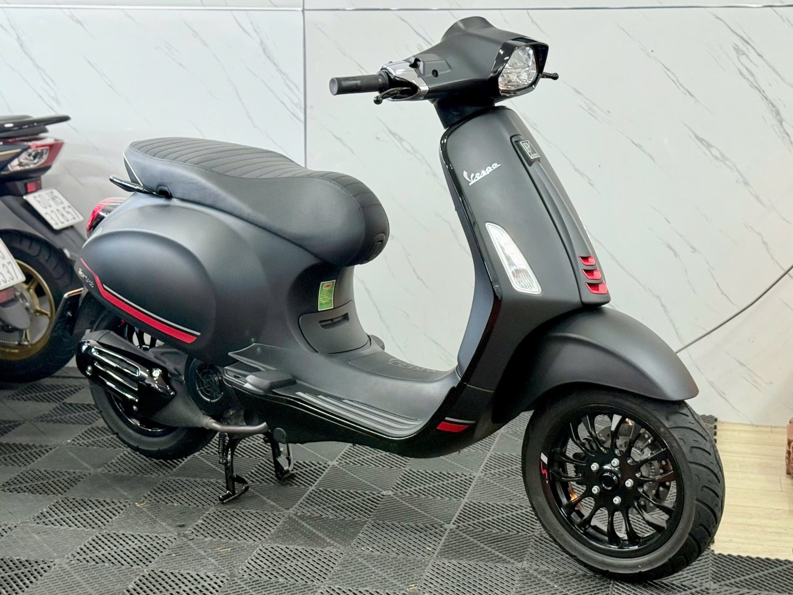 Vespa Sprint Notte 2022 61C2-21341