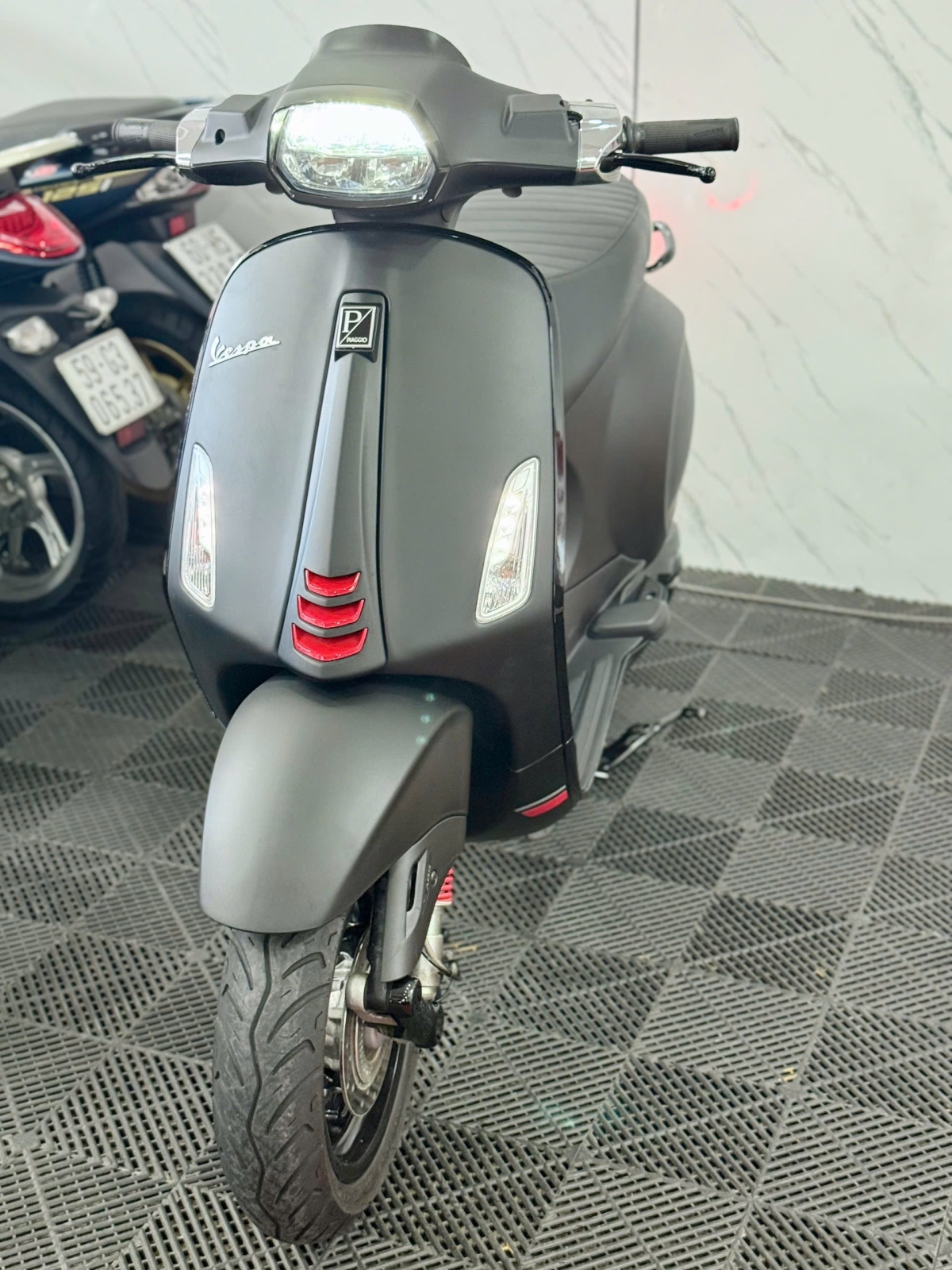 Vespa Sprint Notte 2022 61C2-21341