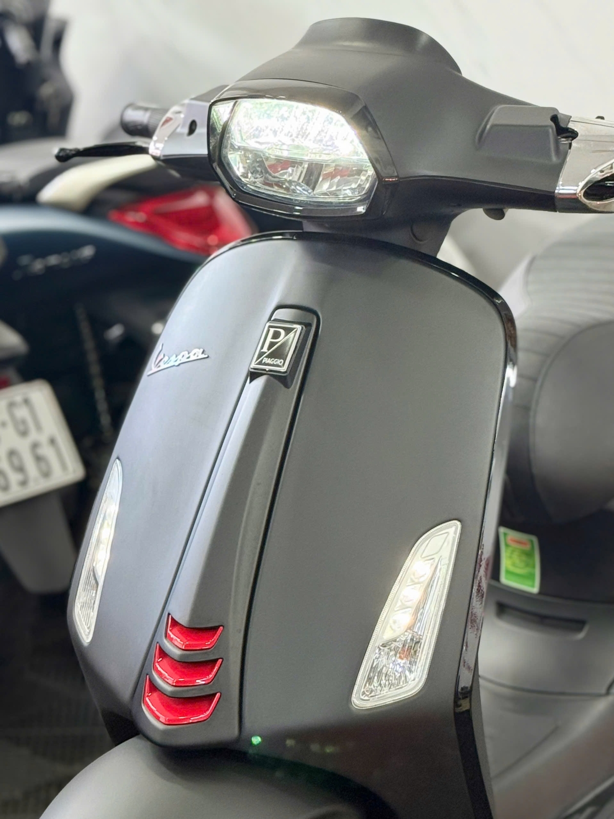 Vespa Sprint Notte 2022 61C2-21341