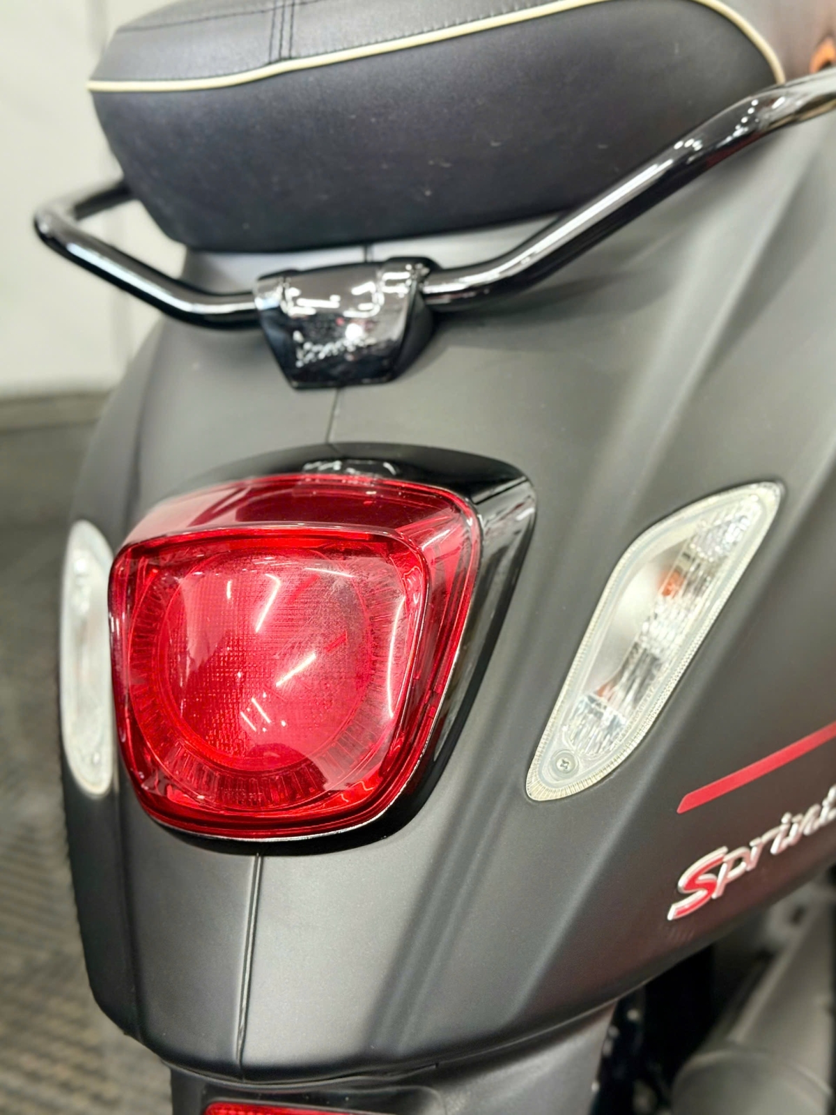 Vespa Sprint Notte 2022 61C2-21341