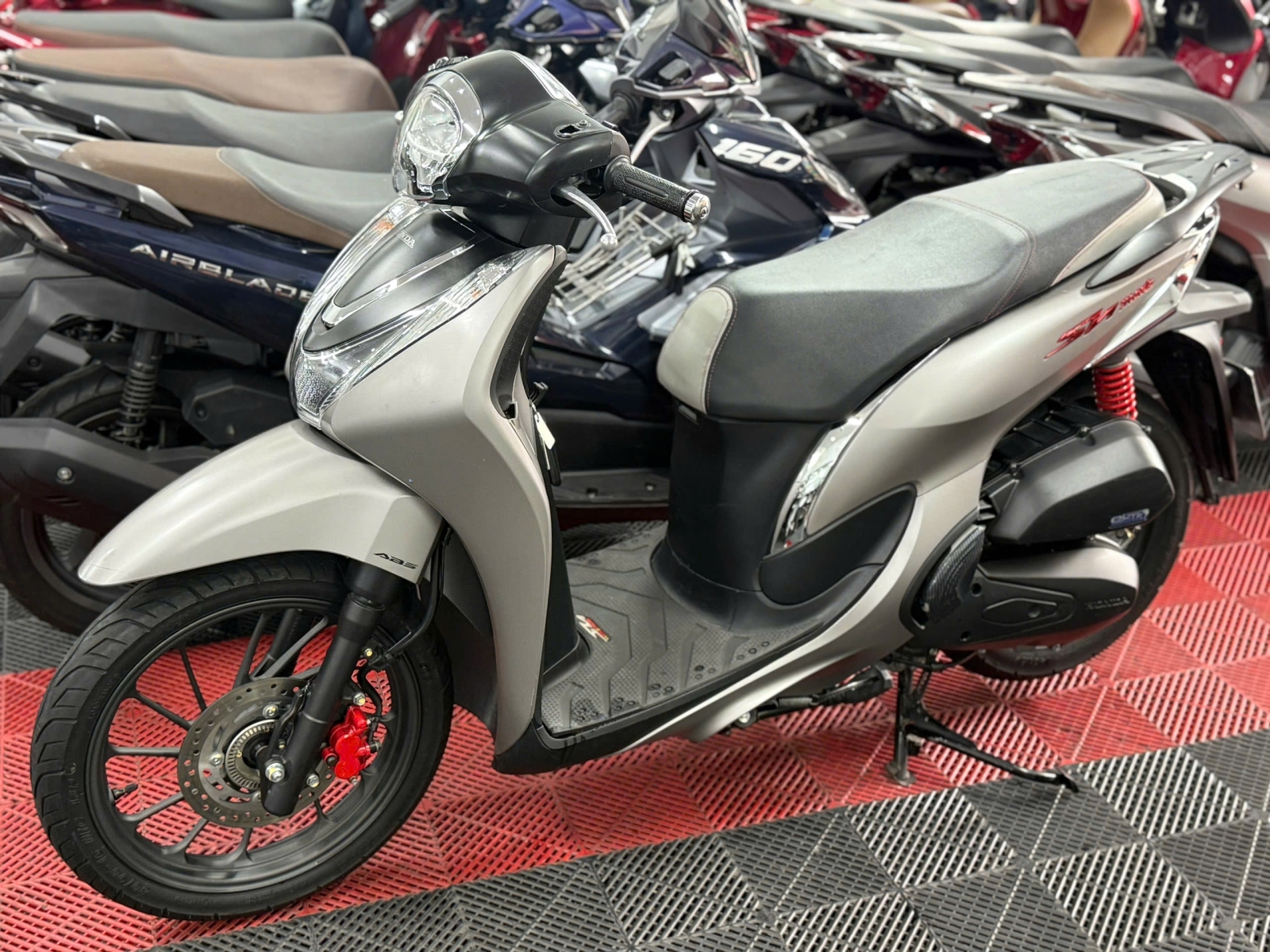 HONDA SH MODE 2025 ABS BẠC NHÁM 50AC-53910