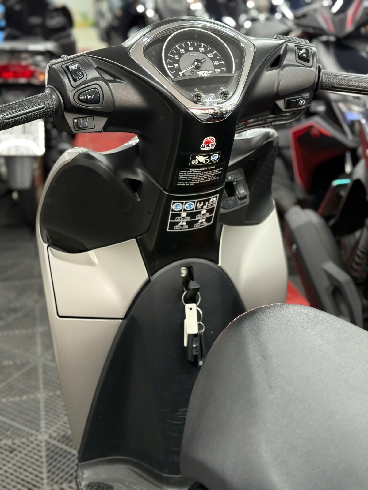 HONDA SH MODE 2025 ABS BẠC NHÁM 50AC-53910