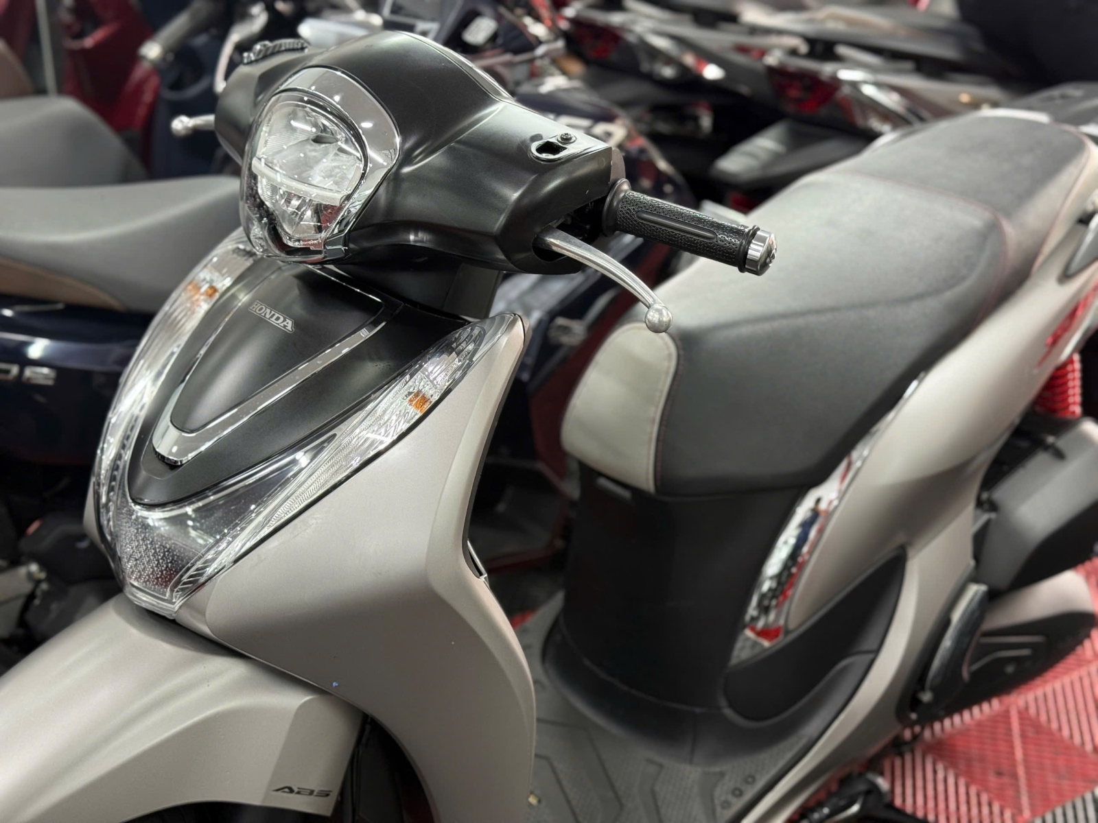 HONDA SH MODE 2025 ABS BẠC NHÁM 50AC-53910