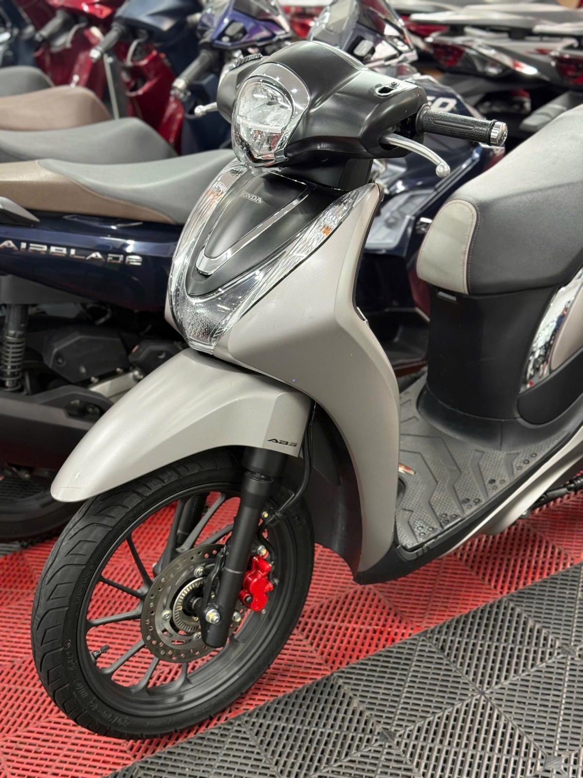 HONDA SH MODE 2025 ABS BẠC NHÁM 50AC-53910