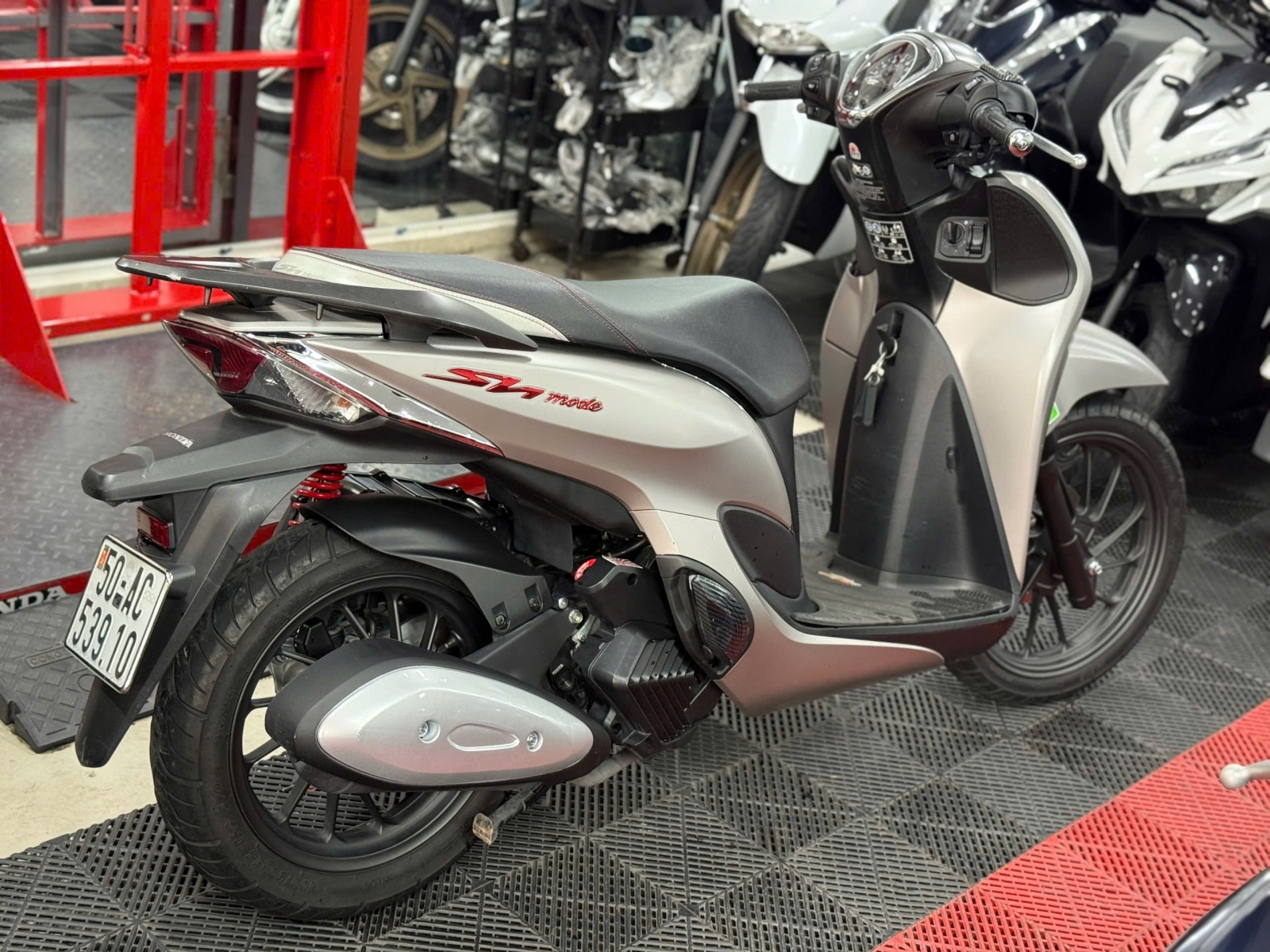 HONDA SH MODE 2025 ABS BẠC NHÁM 50AC-53910