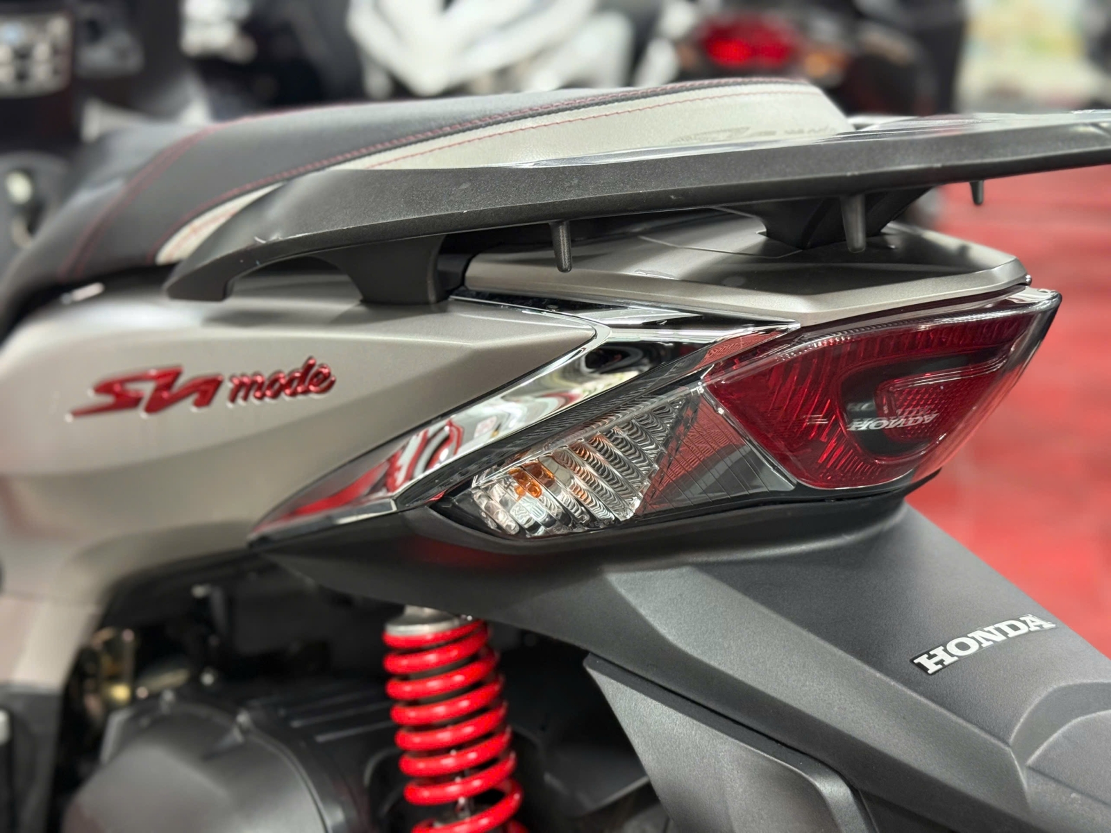 HONDA SH MODE 2025 ABS BẠC NHÁM 50AC-53910
